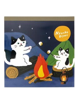 สมุดฉีก Furukawa Paper Works จากญี่ปุ่น ลายแมว Nyanko Biyori (Camping) ขนาด 9.5 x 9.5 x 1 ซม. มี 4 ลาย รวม 100 แผ่น