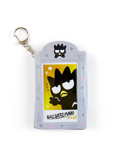 พวงกุญแจ Sanrio Character Ranking Memo & Seal Case แบบ Badtz Maru ขนาด 8 x 1 x 12.5 ซม. ด้านในมีกระดาษให้ 20 แผ่น สติกเกอร์ 13 ชิ้น ใส่รูปโชว์ด้านหน้าได้
