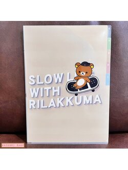 แฟ้ม A4 ลาย Slow Life with Rilakkuma แยกใส่เอกสารได้ 5 ช่อง ด้านหน้าเป็นรูปตัวการ์ตูนไดคัทใส่เอกสารได้