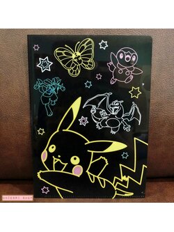 แฟ้มเล็กครึ่ง A4 ขนาด 14.5 x 20.5 ซม. Pocket Monster Mini Clear File ลายสีดำ มาพร้อมซองกระดาษใส่ลายเฉพาะ ไม่มีวางจำหน่ายทั่วไปนะคะ ต้องกดตู้ที่ญี่ปุ่นมาค่ะ