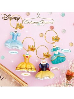 พวงกุญแจ Disney Costume Charms เป็นแบบเสื้อผ้าของเจ้าหญิงดิสนีย์ มาพร้อมมงกุฎ ตัวใหญ่ สูงประมาณ 5 ซม. มี 4 แบบให้เลือก