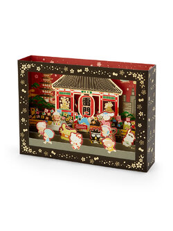 Sanrio Card - Pop up ลาย Sanrio - Sporty at Asakusa (Japan Limited) ใบใหญ่ เป็นแบบรวมชาว Sanrio เล่นกีฬา บรรยากาศแบบญี่ปุ่น ตรงขอบเป็นสีทอง ด้านหลังเขียนได้ มาพร้อมซองลายน่ารัก ขนาดก่อนกาง 13.5 x 0.5 x 22.6 ซม.