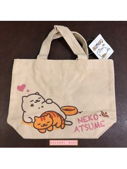 กระเป๋าหิ้ว Neko Atsume ลายแมวอ้วนอิ่ม & หัวใจ ขนาด 30 x 20 x 9.5 ซม.