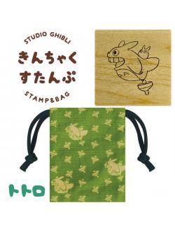 Studio Ghibli Stamp & Bag ตัวปั๊มไม้ & กระเป๋ารูดเชือกเล็กผ้าญี่ปุ่น ลาย My Neighbor Totoro สีเขียว (Totoro & ลูกข่าง) ขนาดกระเป๋า 8 x 10 x 2.5 ซม. / ตัวปั๊ม 2.8 x 2.8 x 2.3 ซม.