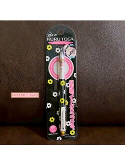 ดินสอกด Kurutoga ลาย Dreamy Prevision แท่งสีดำ ลายดอกไม้สีขาวเหลือง หัว 0.5 แบรนด์นี้ขึ้นชื่อด้านมีระบบเหลาไส้เองในตัวดินสอ ทำให้เวลาเขียนเส้นจะคมชัดตลอด