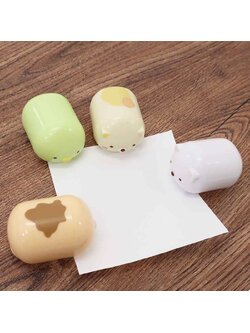 Sumikko Gurashi Magnet Clip ขนาด 5 x 3 x 3 ซม. เป็นทั้งคลิปหนีบกระดาษและเป็นแม่เหล็กได้ด้วย มี 3 แบบให้เลือก