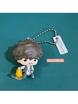 พวงกุญแจ Jin x Gudetama Figure Mascot (Limited) แบบนั่ง เป็นการรวมตัวกันของ Jin Akanishi กับ Gudetama เป็นแบบตัวใหญ่ น่ารัก สูงประมาณ 3.9 ซม.
