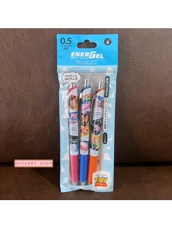 เซ็ตปากกา Pentel Energel 3 แท่ง ลาย Toy Story Comics สีฟ้า มีขายใน Disney Store Japan เท่านั้น หัว 0.5 หมึกสีดำ