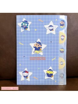 แฟ้ม A4 ลาย Crayon Shinchan x Sanrio Characters แบบสีฟ้า (School) แยกใส่เอกสารได้ 5 ช่อง ตรงที่แบ่งแต่ละช่องเป็นแบบลายสวย