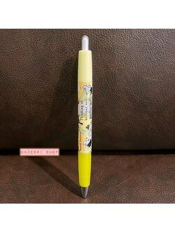 ปากกาหมึกดำ Pilot Opt. ลาย Winnie the Pooh สีเหลือง ตรงคลิปที่หนีบเป็นแบบกด หนีบได้แน่น ไม่หลุดง่าย