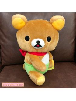 ตุ๊กตา Rilakkuma Outside ชุดออกไปเดินเล่นนอกบ้าน ด้านหลังเป็นโบว์ ตรงกางเกงมีลาย น่ารักมาก ขนาด 40 x 30 ซม.