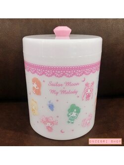 กล่องใส่ของ Sailor Moon x My Melody Multi Case (Limited) ไม่มีวางขายทั่วไป เป็นแบบต้องลุ้นกับทางหน้าร้าน Sanrio ที่ญี่ปุ่นเท่านั้น ขนาด 15 x 10.5 ซม.