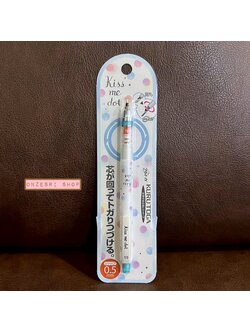 ดินสอกด Kurutoga ลาย Kiss Me Dot แท่งสีขาว ลายจุดสี ๆ หัว 0.5 แบรนด์นี้ขึ้นชื่อด้านมีระบบเหลาไส้เองในตัวดินสอ ทำให้เวลาเขียนเส้นจะคมชัดตลอด