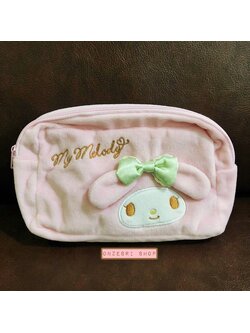 กระเป๋า My Melody Rose Pouch ไม่มีขายทั่วไป เป็นแบบต้องลุ้นกับทางหน้าร้าน Sanrio ที่ญี่ปุ่นเท่านั้น ขนาด 20 x 14 x 3 ซม.