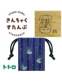 Studio Ghibli Stamp & Bag ตัวปั๊มไม้ & กระเป๋ารูดเชือกเล็กผ้าญี่ปุ่น ลาย My Neighbor Totoro สีน้ำเงิน (Totoro & Frog) ขนาดกระเป๋า 8 x 10 x 2.5 ซม. / ตัวปั๊ม 2.8 x 2.8 x 2.3 ซม.