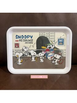 ถาดเมลามีน Snoopy and His Siblings Jazz Session (Limited) ขนาด 30 x 21 x 2 ซม. ไม่มีวางขายทั่วไป เป็นแบบต้องลุ้นกับทางหน้าร้าน Sanrio ที่ญี่ปุ่นเท่านั้น