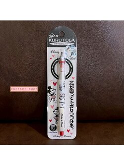 ดินสอกด Kurutoga ลาย Mickey & Minnie Drawing Red Hearts สีขาวดำ หัว 0.5 แบรนด์นี้ขึ้นชื่อด้านมีระบบเหลาไส้เองในตัวดินสอ ทำให้เวลาเขียนเส้นจะคมชัดตลอด