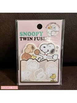 กระดาษโน้ตแบบมีกาว 2 ลายในแพ็ค Snoopy Twin Fusen ลาย Cookies มี 2 ลาย ลายละ 15 แผ่น ขนาด 10 x 6.5 x 1.2 ซม.