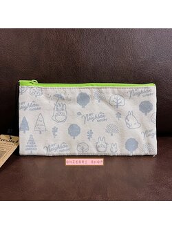 กระเป๋า My Neighbor Totoro Forest Pouch ขนาด 10.5 x 19 ซม. มีช่องใส่ของหลายช่อง เปิดกว้างได้