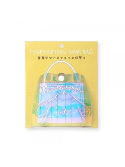 Sanrio Mask Bag แบบ Pompompurin เป็นที่เก็บหน้ากากอนามัยแบบพับได้ ทำจาก TPU เป็นโฮโลแกรมวิ้ง ๆ มีกระดุมติด เวลาเก็บแล้วเอาสายหน้ากากมาทำเป็นหูกระเป๋า ขนาด 12 x 12 x 1.5 ซม.
