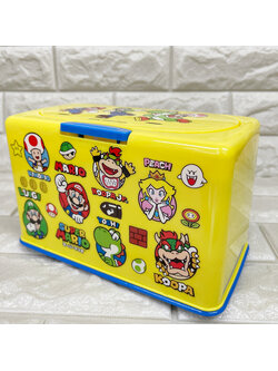 กล่องเก็บหน้ากากอนามัย ลาย Super Mario สีเหลือง ขนาด 21.8 x 13 x 11.8 ซม. ใส่หน้ากากแบบแนวนอนได้ 60 แผ่น (กล่องเปล่านะคะ ไม่มีหน้ากากให้ค่ะ)