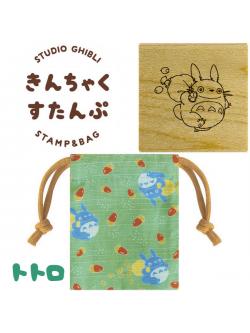 Studio Ghibli Stamp & Bag ตัวปั๊มไม้ & กระเป๋ารูดเชือกเล็กผ้าญี่ปุ่น ลาย My Neighbor Totoro กับลูกโอ๊ค สีฟ้า ขนาดกระเป๋า 8 x 10 x 2.5 ซม. / ตัวปั๊ม 2.8 x 2.8 x 2.3 ซม.
