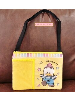 กระเป๋าสะพาย Hapidanbui Ahiru no Pekkle Bag (Limited) ขนาด 27 x 20 ซม. มีช่องตาข่ายด้านหน้า มีซิป ปรับสายได้ ไม่มีวางขายทั่วไป เป็นแบบต้องลุ้นกับทางหน้าร้าน Sanrio ที่ญี่ปุ่นเท่านั้น