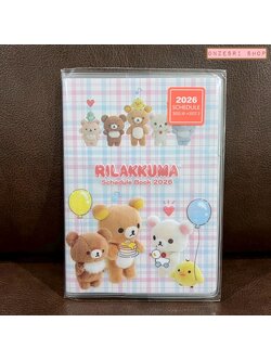 สมุด 2026 Schedule Book เล่มกลาง A6 ลาย Rilakkuma สีขาว ขนาด 10.8 x 15.5 x 0.6 ซม. (64 หน้า) มีให้จดตั้งแต่เดือน 10/2025 - 3/2027 เป็นปฎิทินแบบ monthly ช่องกลาง ด้านหน้าเป็นช่อง pocket ใส่ของได้