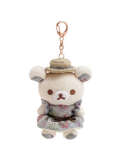 พวงกุญแจตุ๊กตา Rilakkuma x kippis (Limited) แบบ Korilakuma ลายผ้า Lahja (แปลว่าของขวัญ) เป็นแบรนด์ลายผ้าแบบสแกนดิเนเวีย น่ารักมาก สามารถถอดชุดกับหมวกได้ ขนาด 11 x 9 x 5 ซม.