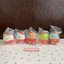 โมเดล Sumikko Gurashi Strawberry Fair at Kissa Sumikko ขนาด 5.5 x 4.5 ซม. ตัวใหญ่ ตั้งได้ มี 5 แบบให้เลือก