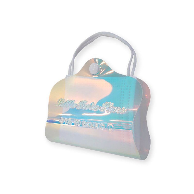 Sanrio Mask Bag แบบ Little Twin Stars เป็นที่เก็บหน้ากากอนามัยแบบพับได้ ทำจาก TPU เป็นโฮโลแกรมวิ้ง ๆ มีกระดุมติด เวลาเก็บแล้วเอาสายหน้ากากมาทำเป็นหูกระเป๋า ขนาด 12 x 12 x 1.5 ซม.