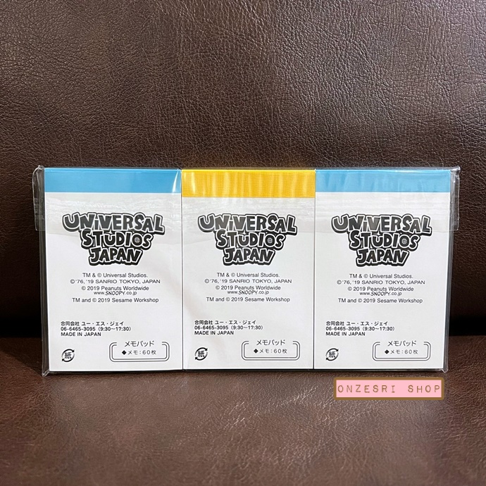 เซ็ตสมุดฉีกเล่มเล็ก 3 เล่ม ลายรวม Characters (USJ) แบบ Hello Kitty & Minion ขนาด 6 x 9 ซม. เล่มละ 60 แผ่น มีขายเฉพาะที่ Universal Studios Japan เท่านั้น