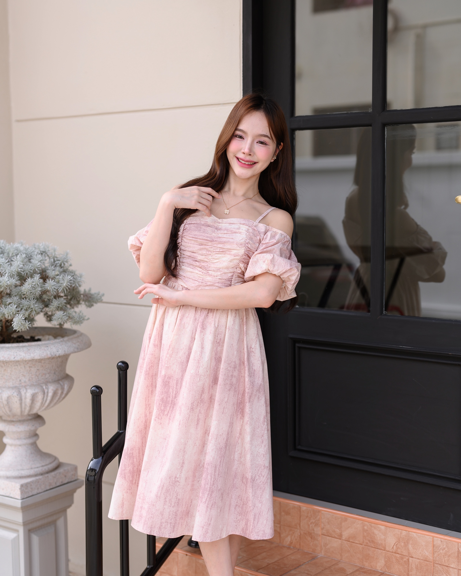 Pastel Puff Sleeve Dress เดรสเปิดไหล่แขนพอง : สีชมพู