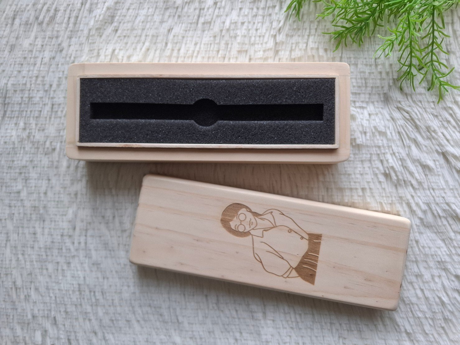 กล่องไม้ฝาครอบ