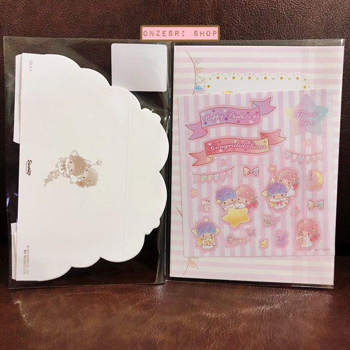 การ์ดเปล่า Sanrio & Seal Card แบบ Little Twin Stars สามารถเขียนด้านในได้ มีสติกเกอร์น่ารักให้แปะได้ 1 แผ่น มาพร้อมซองลายน่ารักเข้ากัน ขนาดประมาณ 16.2 x 11 ซม.