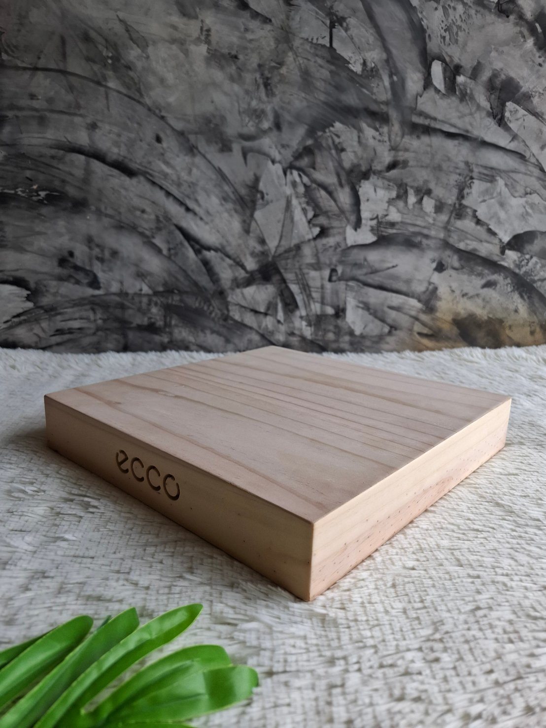 กล่องไม้ทรงทึบ