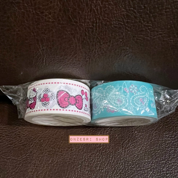 เซ็ตกระเป๋าซิปพลาสติก & Masking Tape 2 ม้วน Ito Yokado x Hello Kitty (Limited) กระเป๋าขนาด 14 x 11 ซม. / MT ขนาดม้วนละ 2 ซม. ยาว 5 ม.