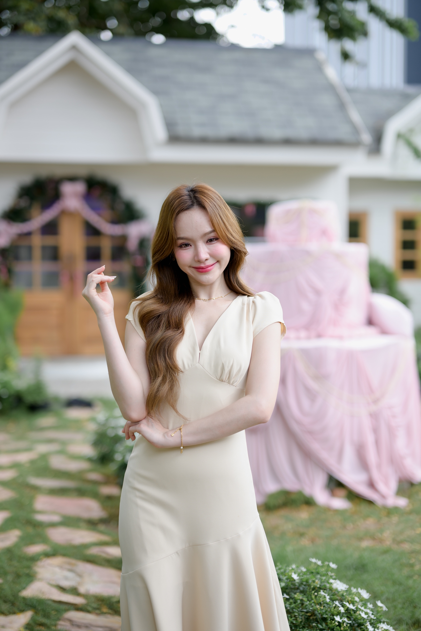 Petal Sway Maxi Dress : สีครีม