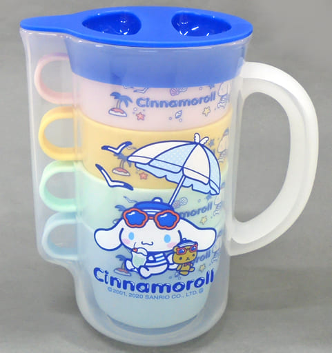 เซ็ตเหยือกน้ำพร้อมแก้ว Cinnamoroll Vacation (Limited) ด้านในมีแก้วมาให้ 4 ใบ ขนาด 17 x 11 ซม. ความจุเหยือก 900 ml ความจุแก้วใบละ 220 ml ไม่มีวางขายทั่วไป เป็นแบบต้องลุ้นกับทางหน้าร้าน Sanrio ที่ญี่ปุ่นเท่านั้น