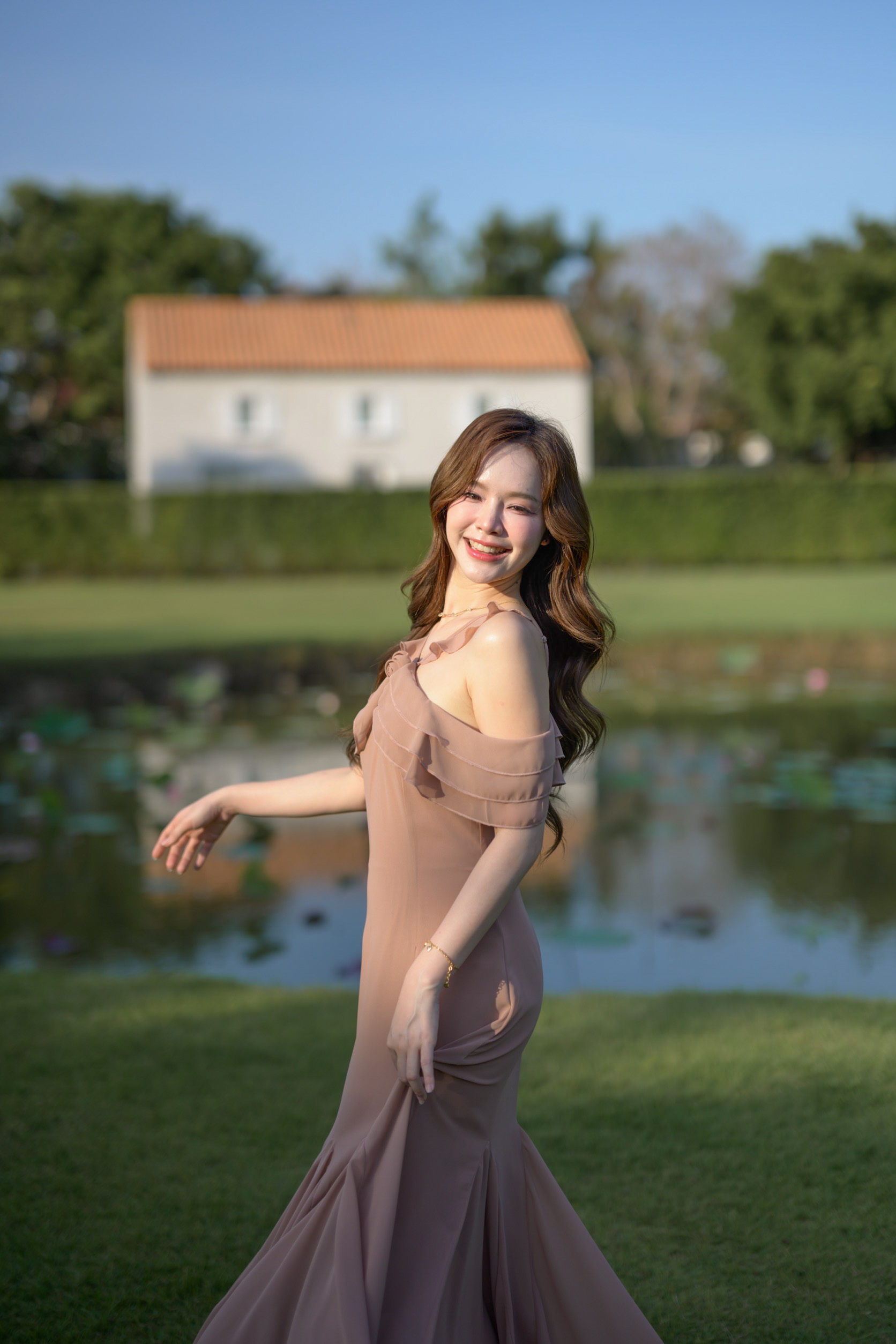 Fay Off-Shoulder Maxi Dress – Ovaltine สีโอวัลติน