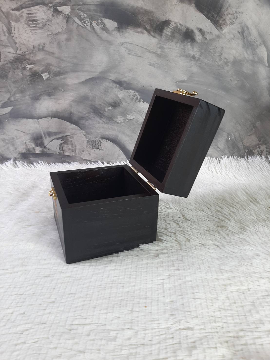 ไม้สนฝาล็อคสีโอ็ค