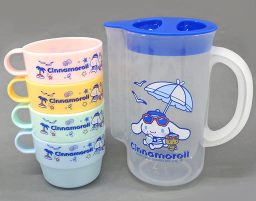 เซ็ตเหยือกน้ำพร้อมแก้ว Cinnamoroll Vacation (Limited) ด้านในมีแก้วมาให้ 4 ใบ ขนาด 17 x 11 ซม. ความจุเหยือก 900 ml ความจุแก้วใบละ 220 ml ไม่มีวางขายทั่วไป เป็นแบบต้องลุ้นกับทางหน้าร้าน Sanrio ที่ญี่ปุ่นเท่านั้น