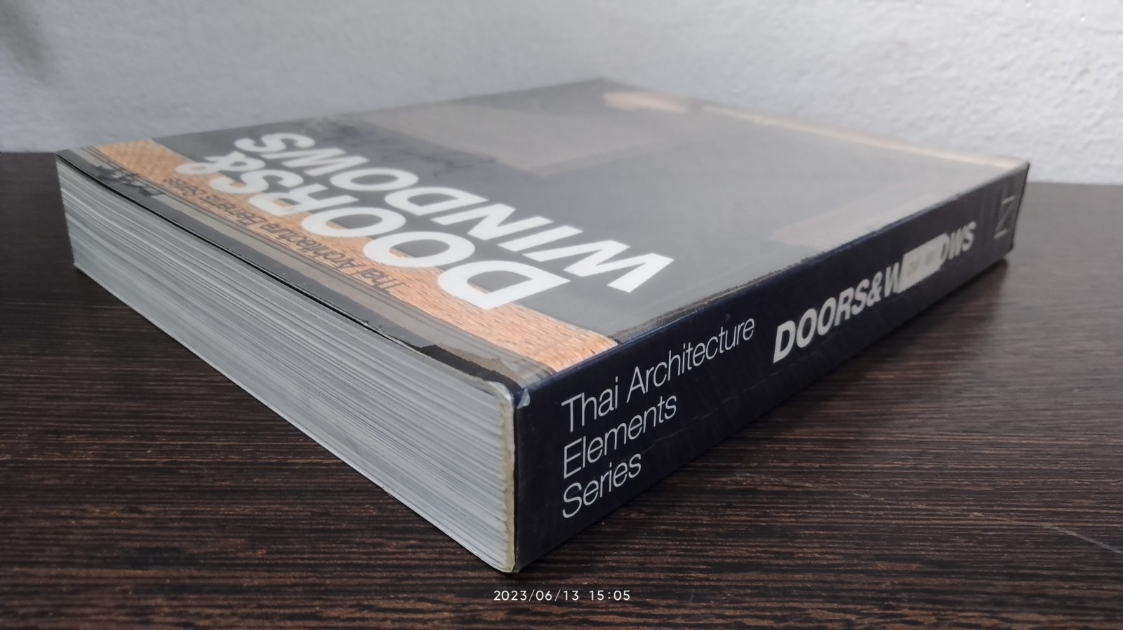 DOORS & WINDOWS / นิธิ สถาปิตานนท์