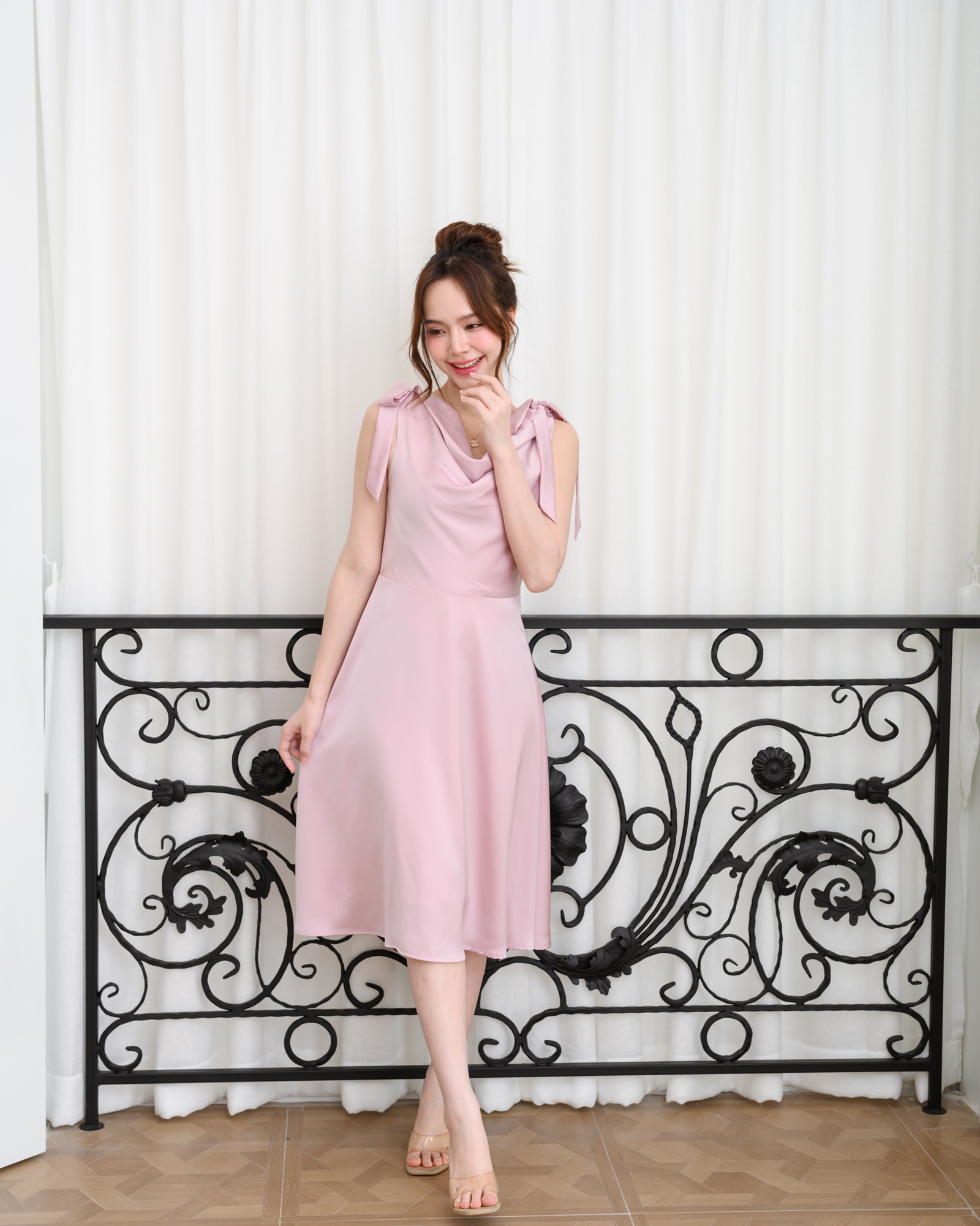Amour Dress : สีชมพู (โบว์ผูกได้หลายแบบ)