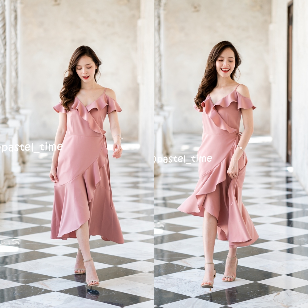Nella Ruffle Shoulder Dress - สีชมพูกลีบบัว