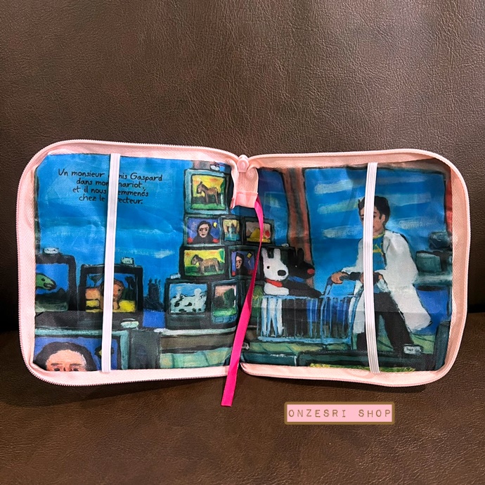 กระเป๋า Gaspard et Lisa Picture Book Pouch Collection แบบ Un cadeau pour maman ขนาด 14.5 x 14.5 ซม. (ตอนพับแล้ว)