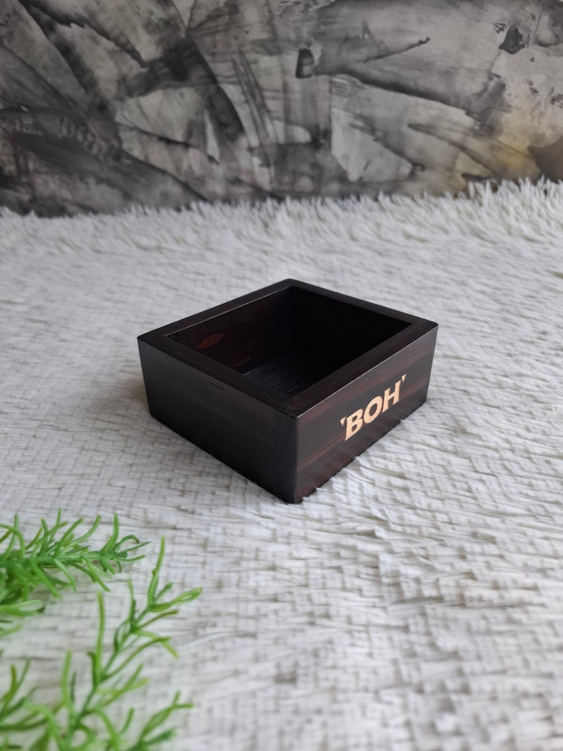 ถาดไม้สน