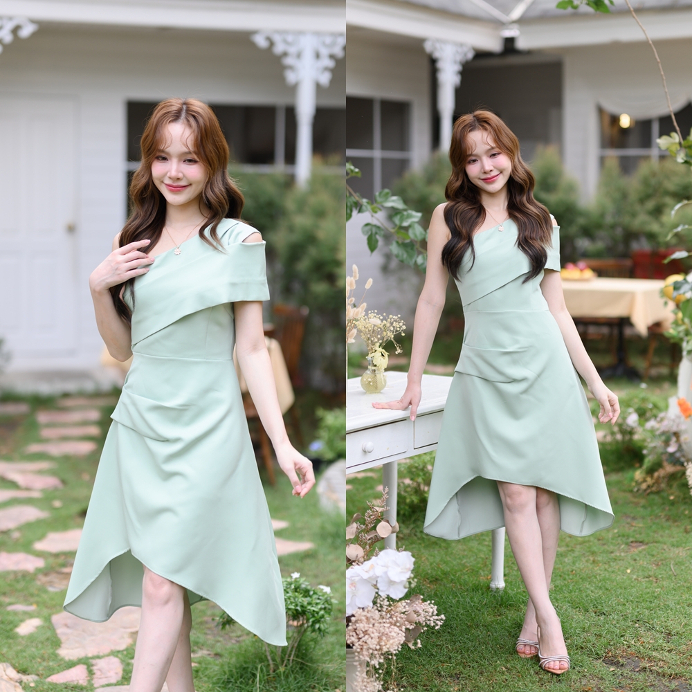 Claudia Asymmetric Dress : สีเขียว [Made by Pastel Time]