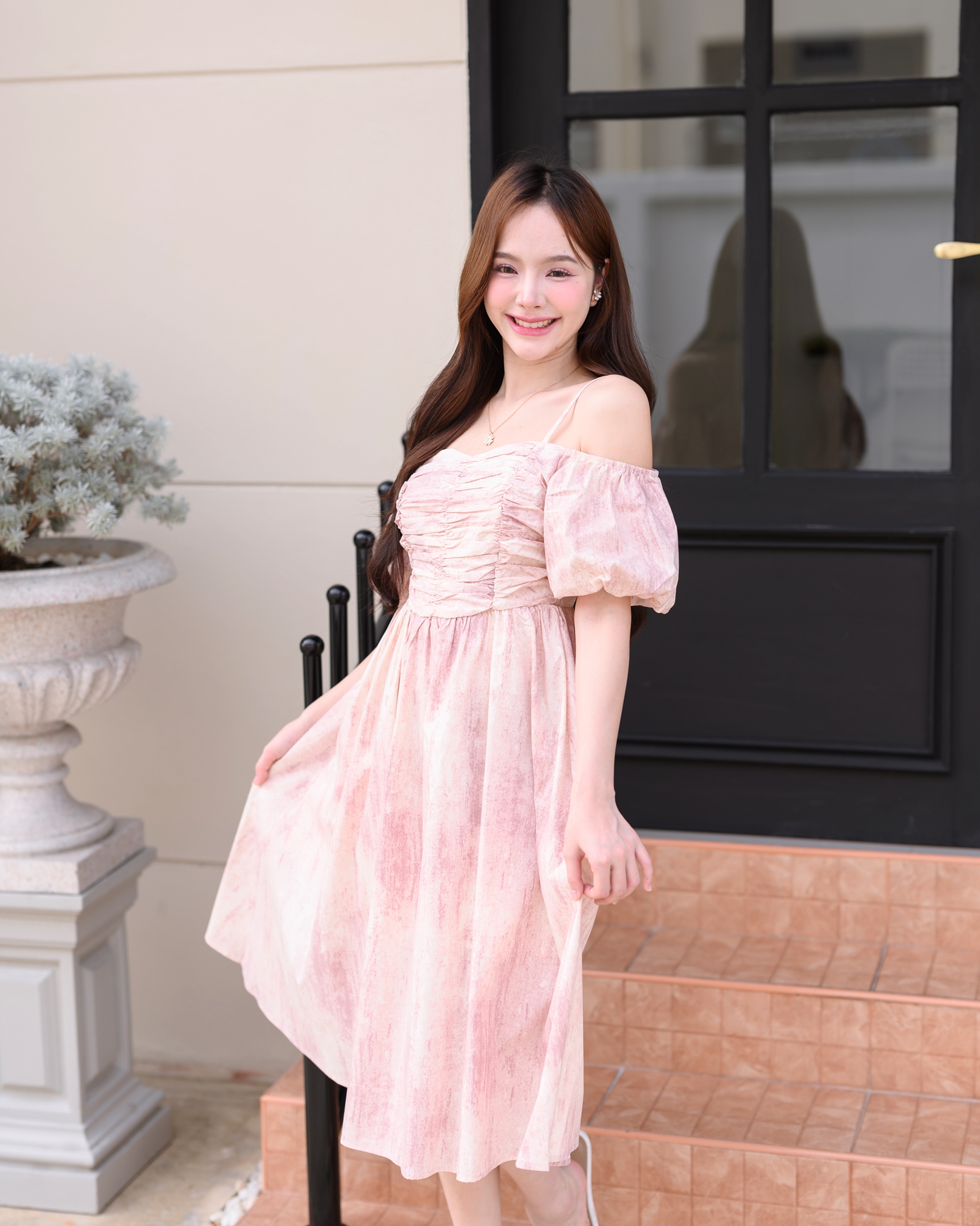 Pastel Puff Sleeve Dress เดรสเปิดไหล่แขนพอง : สีชมพู