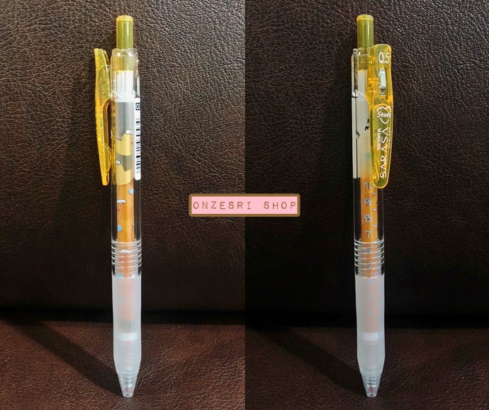 ปากกา Zebra Sarasa Clip x Yupon (Limited) คอลเลกชั่นร่วมกับคุณ Yupon ที่เป็น Youtuber ชาวญี่ปุ่น ลายตรงด้ามมีขีดระดับตัวเลขไว้บอกระดับหมึกคงเหลือ หัว 0.5 มี 6 สีให้เลือก